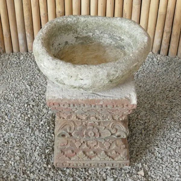 Product image 4 of the product “Balinese Set Stand with pot, made of cement, Total Height 60cm. The Pot has a Dia. of about 40cm with a height of 16cm. The stand has a width of 35 cm and a height of 45cm ”